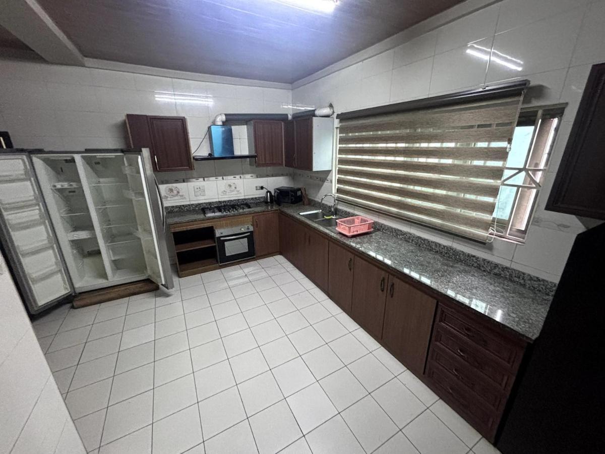 Takako Court Luxury Houses & Apartments, East Legon Аккра Экстерьер фото